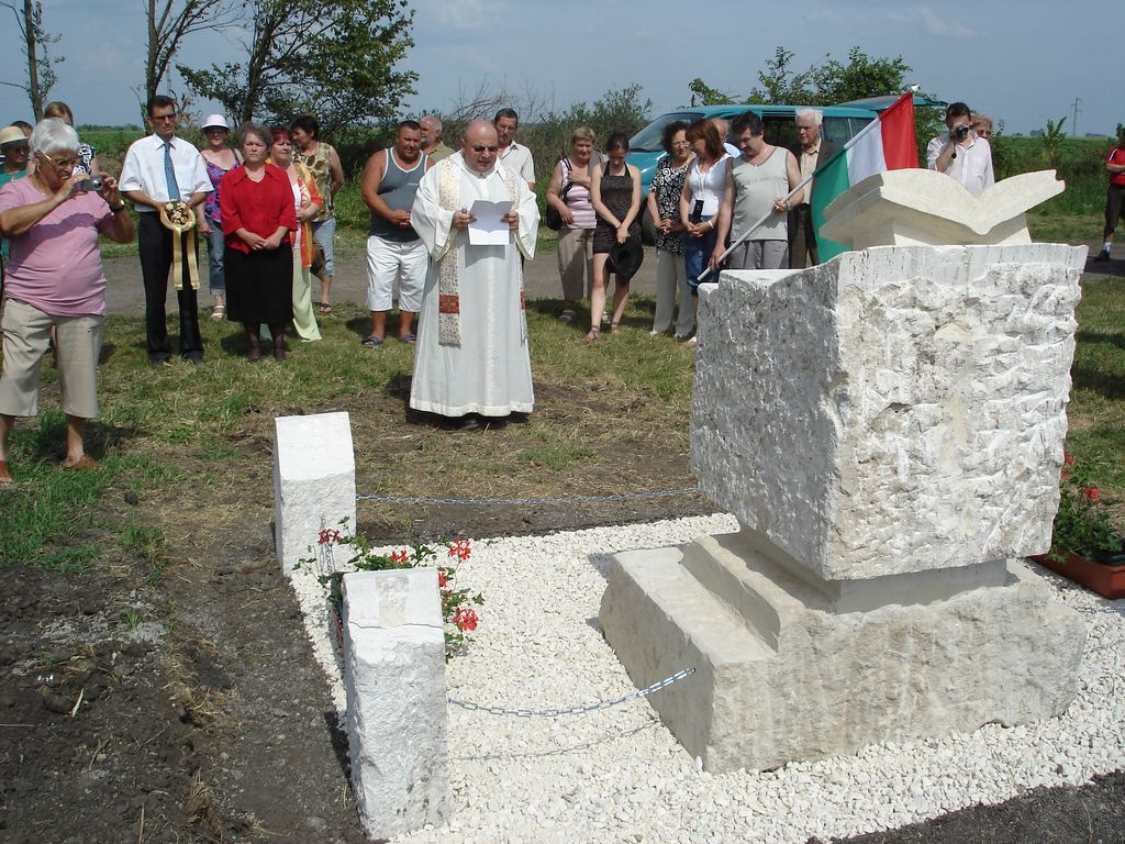 Emlekhely_avatas-2011-06-04_15-24-14.JPG