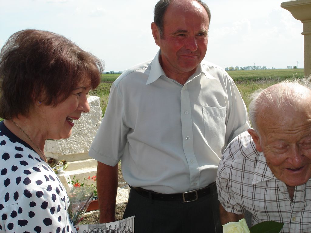 Emlekhely_avatas-2011-06-04_15-35-00.JPG