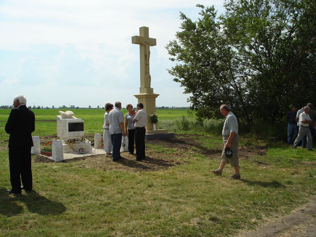 Emlekhely_avatas-2011-06-04_15-43-24.JPG